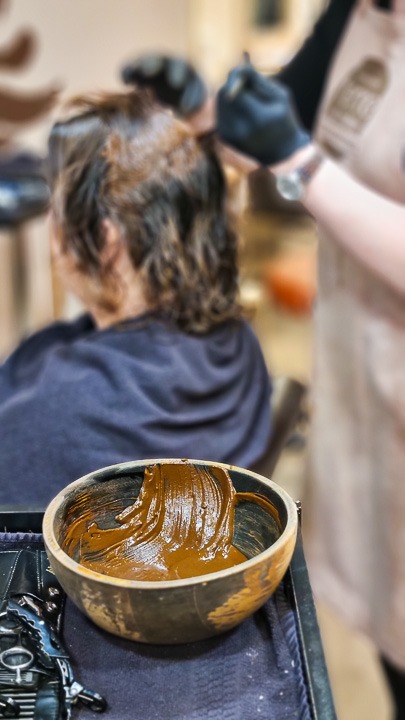 Terre de beauté, salon de coiffure à Arles spécialisé dans la coloration végétale