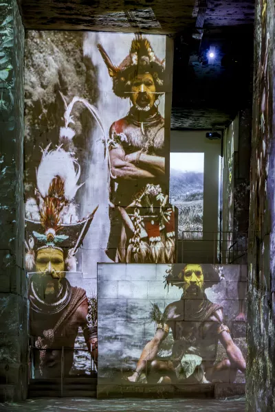 gardiens humanité aux carrières de lumière baux de provence